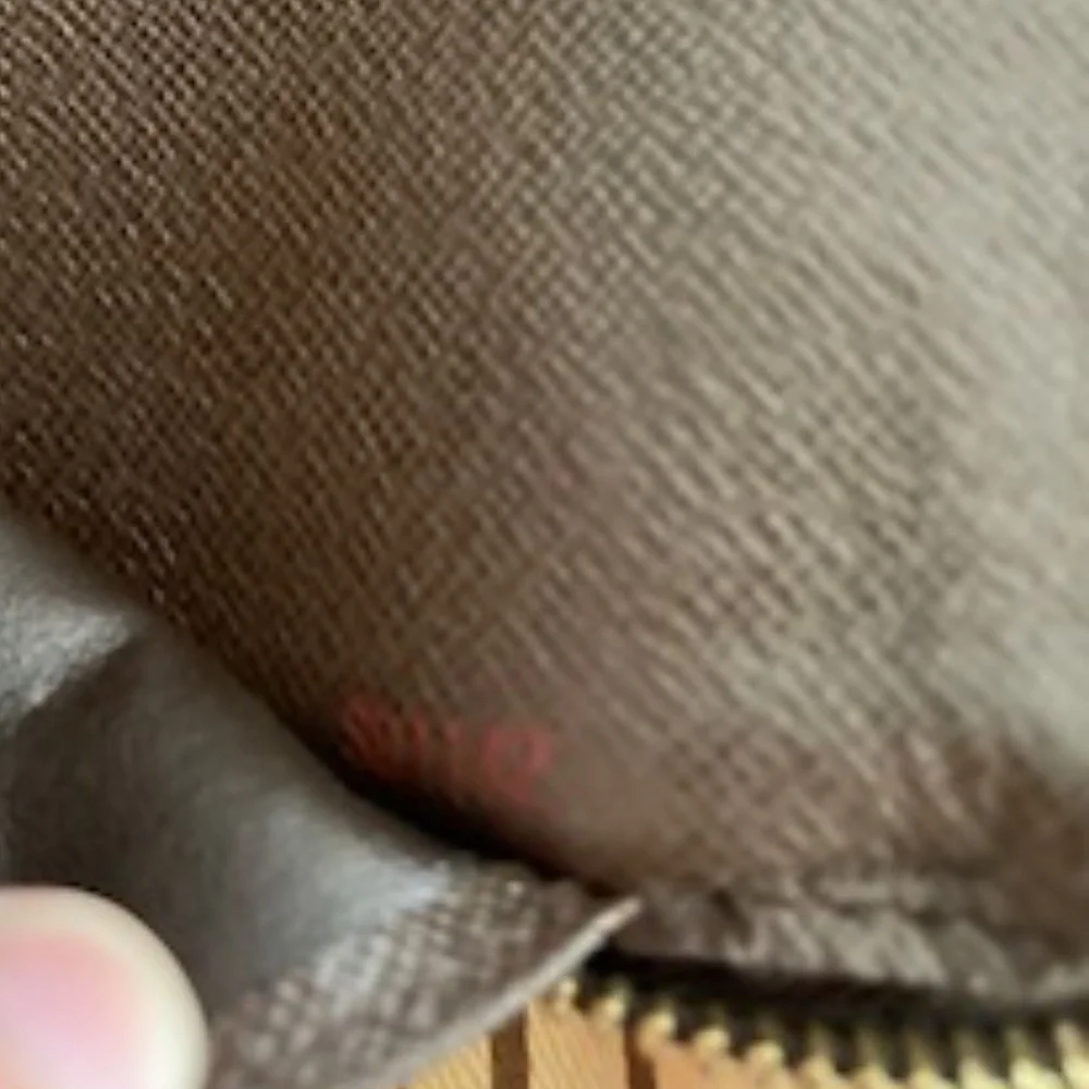 AUTHENTIC Louis Vuitton Zippy Organizer Damier Wallet with dust bag and box - Picture 11 of 13